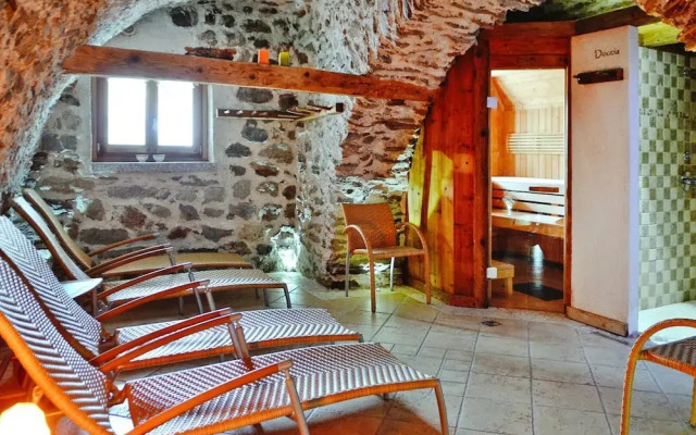 Apartment in Pellizzano With Paid Sauna