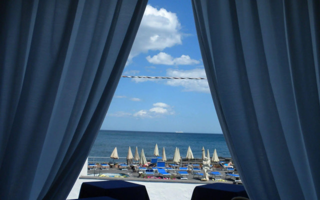 Arathena Rocks Hotel