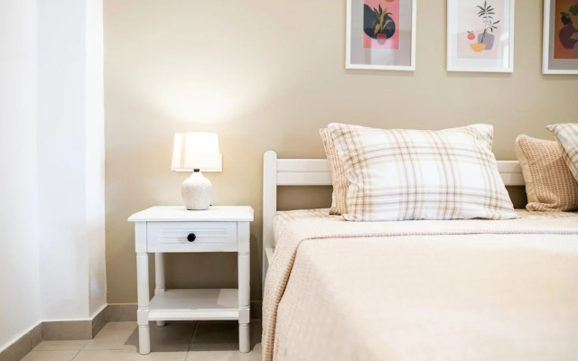 1 Bedroom Apartment Lambisea