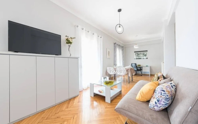 Central Flat with Cosy Sunny Terrace
