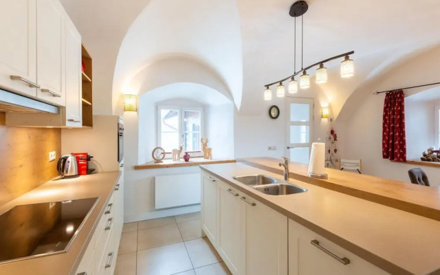Traditional Holiday Home With Sauna in Niedernsill