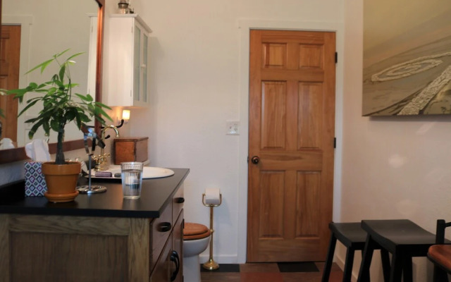 River Stone Inn & Gallery