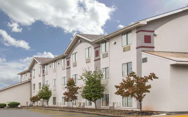 Super 8 by Wyndham Summersville/New River National Park