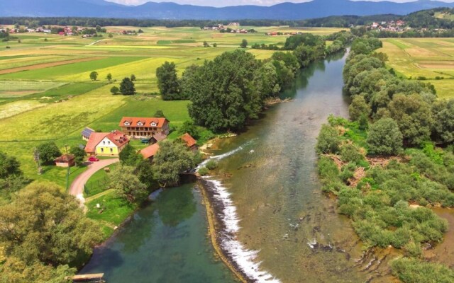 Riverside Suite Jure Private Beach