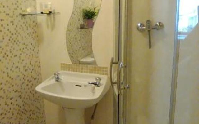 Avarest House Bed and Breakfast