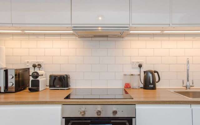 2 Bedroom Flat In Highbury