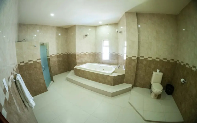 17 Residence For 15 People With Pool