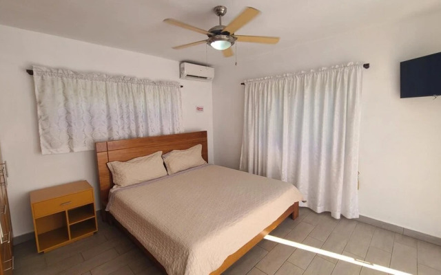 Bachelor s Heaven - Private and Spacious