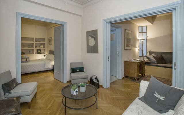 Downtown, classic apartment in Syntagma by GHH