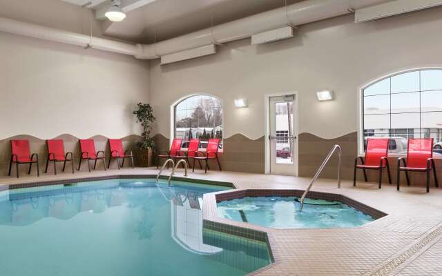 Days Inn & Suites by Wyndham Brandon