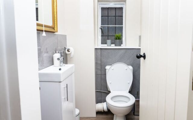 Karah Suites - Queen Annes Court