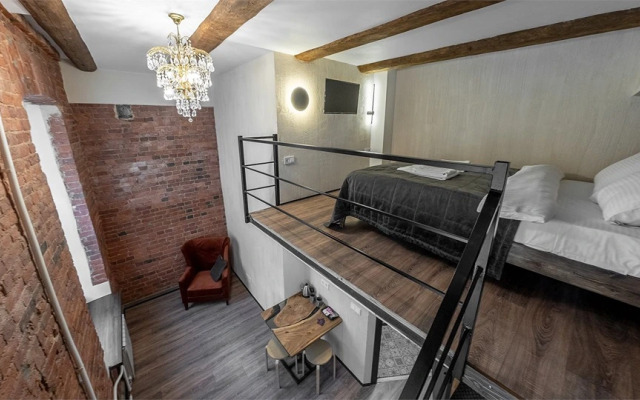 Bronza на Адмиралтейской набережной 10