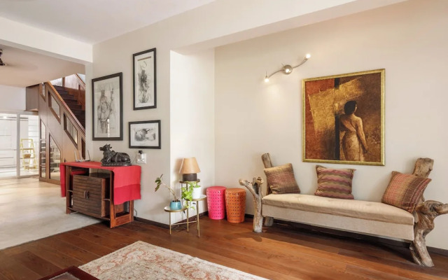 Casabelle by Redolivenr UB City Luxury Apt