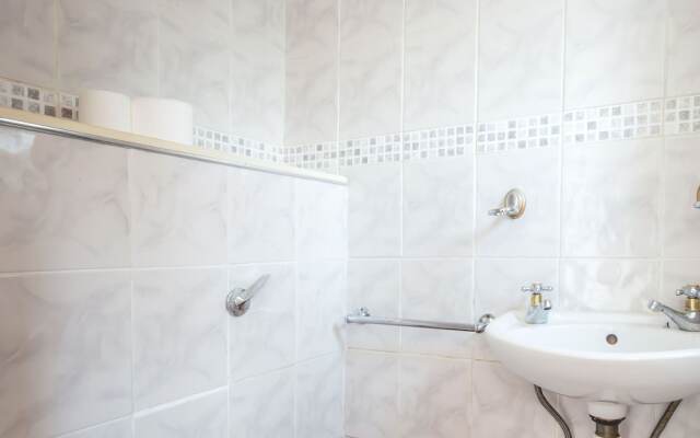 Alluring Holiday Home in Livingston near Town Center