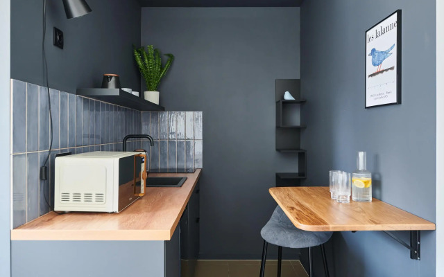 Два города на переулке Медовый 5с2