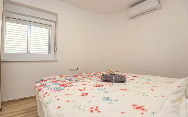 Stunning Apartment in Brodarica With Wifi and 1 Bedrooms