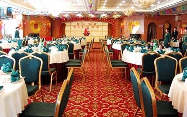Oasis Hotel