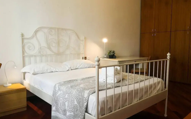JOIVY Wooden Guerrini Apartment