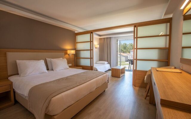 Paleros Beach Resort