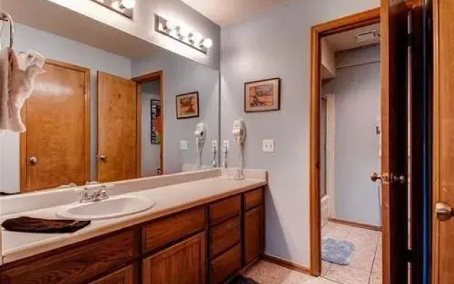Ski Hill by Pinnacle Lodging