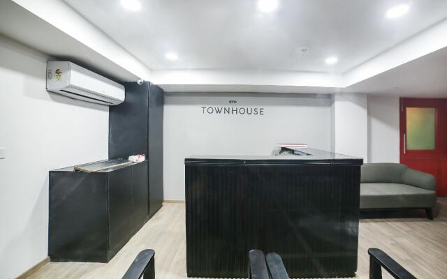 OYO Townhouse 373 Vishwas Nagar