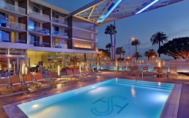 Shore Hotel
