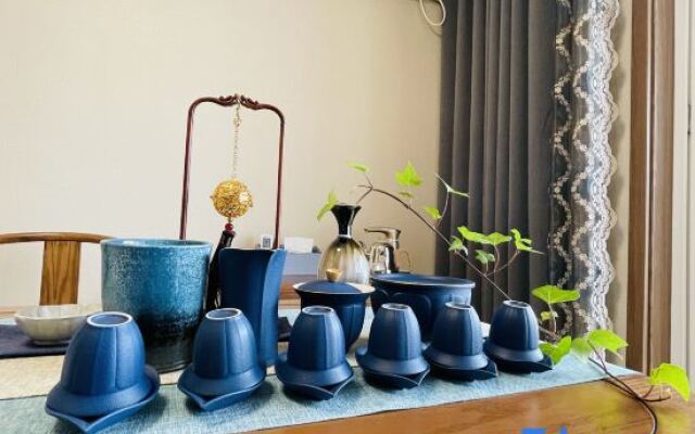 The yard under the mountain