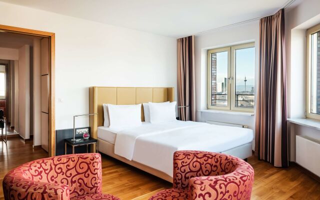 Lindner Hotel Frankfurt Main Plaza, part of JdV by Hyatt