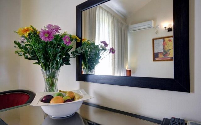 The Colony Hotel