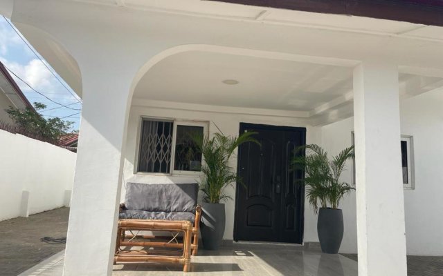 Private 3 Bedroom Home in Gated Community B's Guest House