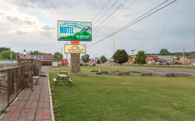 Mountain Breeze Motel