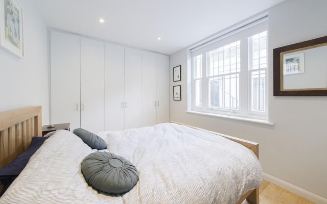 Contemporary 2 Bedroom Notting Hill Apartment