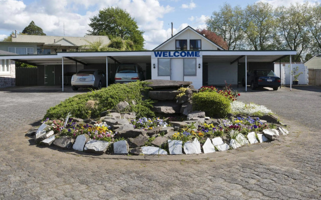 Garden Court Motel