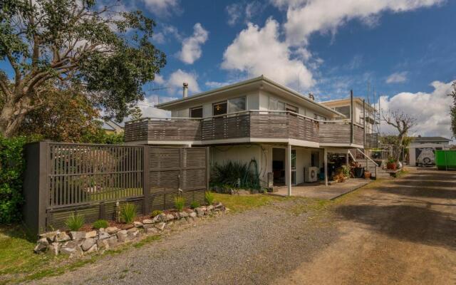 Bach on Pipi - Whangamata Holiday Home
