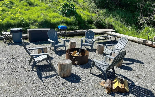 On-site Kenai River Fishing: Soldotna Apartment!