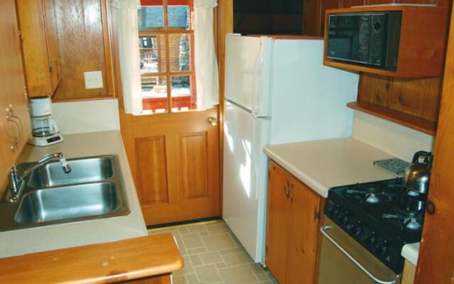 RedAwning Cabin #8 Nugents Nest