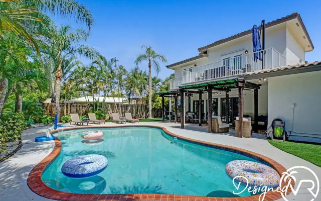 Modern Chic 7-BR with Pool & Gameroom