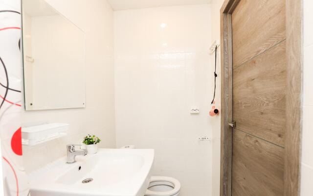 MOKO Apartments (МОКО Апартментс) на улице 2-я Рощинская 11