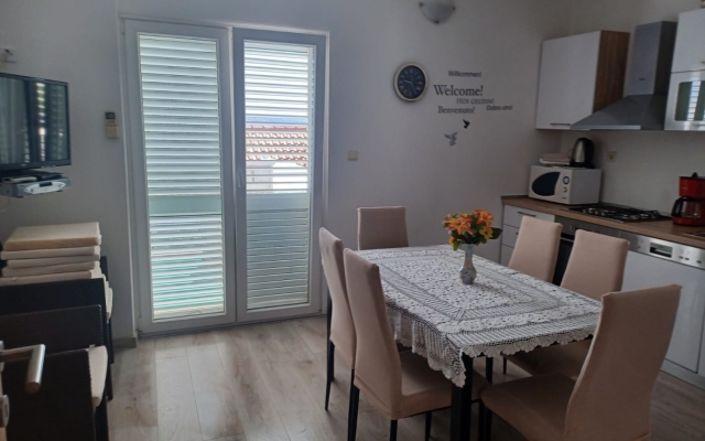 Apartment Marija - 10 m from pebble beach: A1 Trogir, Riviera Trogir