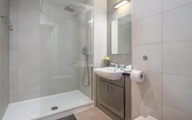 **New** Divine Apartments Slough High Street 2 bed