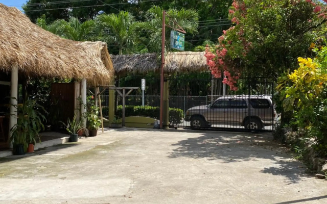 Mauras Tropical Mini Hostel