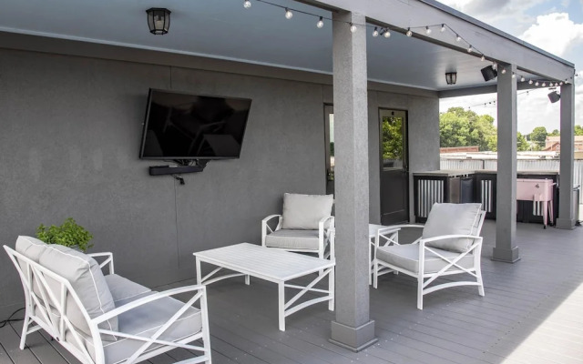 Rooftop on Main Street Downtown Mcminnville