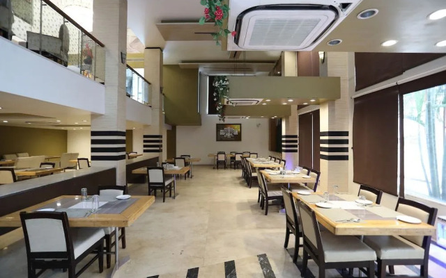 Hotel Centrum by OYO Rooms