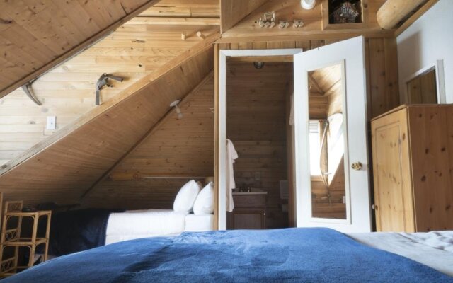 Blue Mountain Lodge Bed & Breakfast