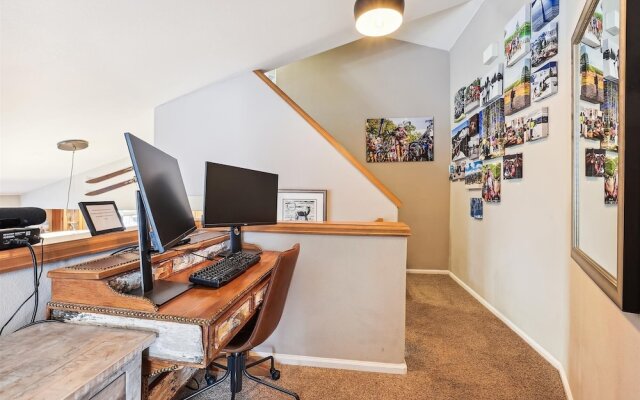 Park Forest  4 Bedroom Home by RedAwning