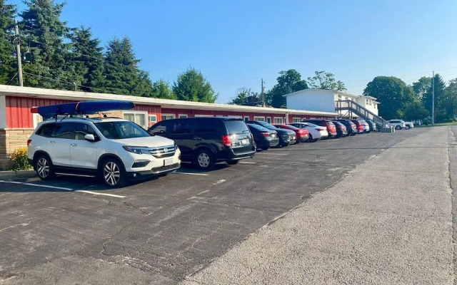 Maple Leaf Inn & Suites