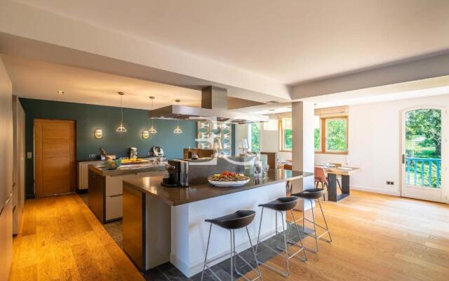 Easy Clés- Splendid 8 bedrooms property & pool