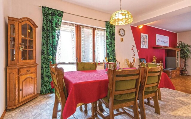Stunning Home in Pula With Wifi and 5 Bedrooms