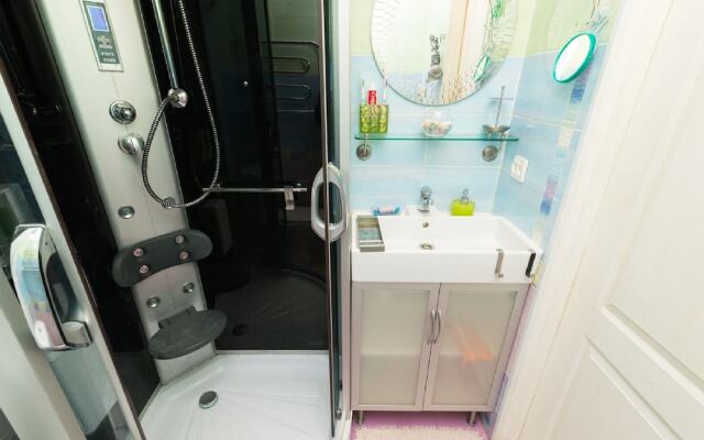 Etazhi Na Malysheva 4B Apartment