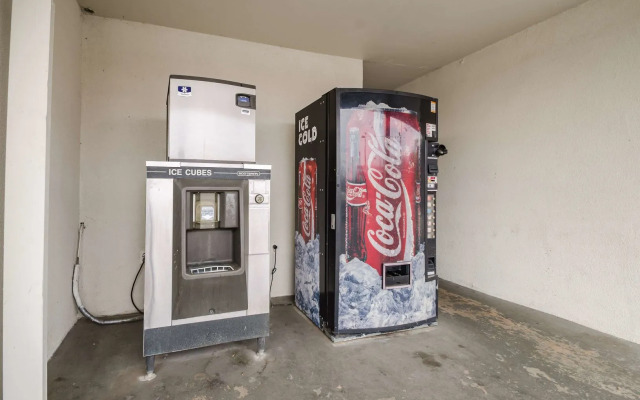 Motel 6 Commerce, GA